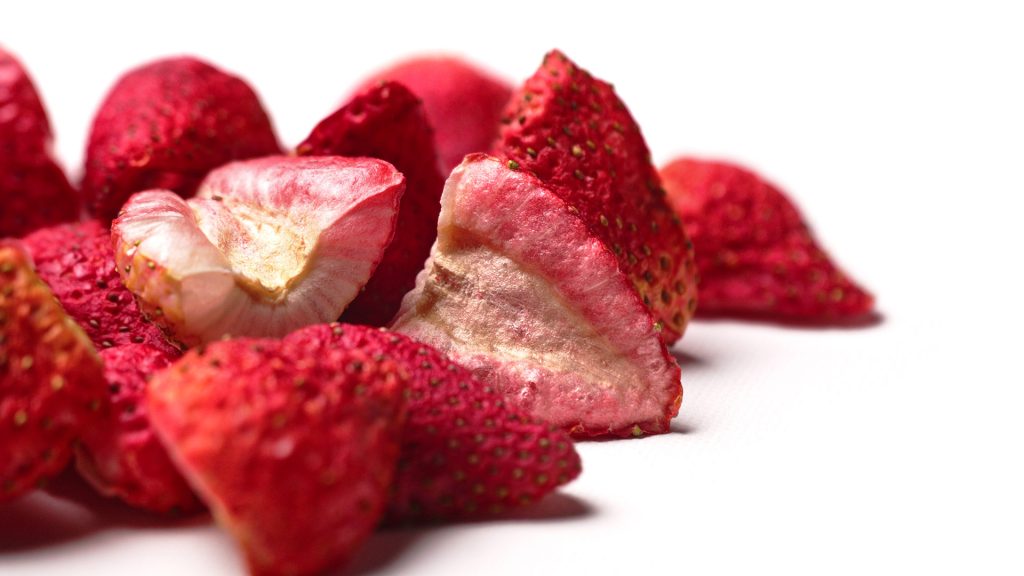 Vacuum microwave dried strawberries